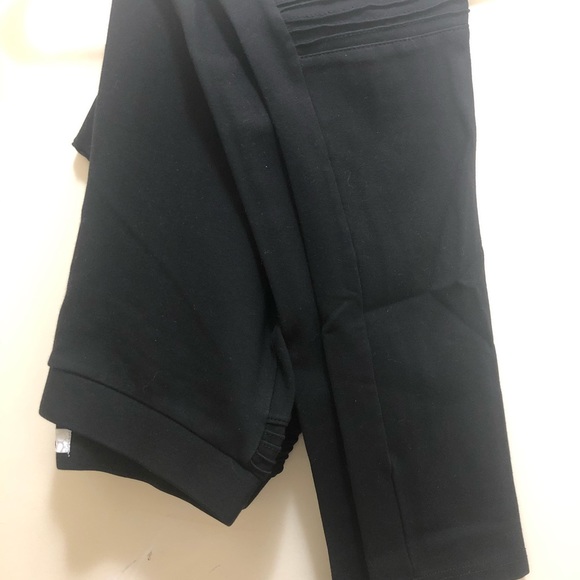 Clothes - Picture 10 of 16